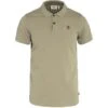 FJALLRAVEN Övik Polo Shirt M Sand Stone 1 FJALLRAVEN Övik Polo Shirt M Sand Stone -Outdoorkledingwinkel ovik polo shirt m 81511 195 a main fjr
